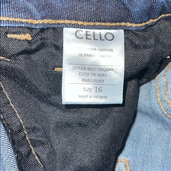 Distressed Ms. Cello Jeans - Picture 3 of 3